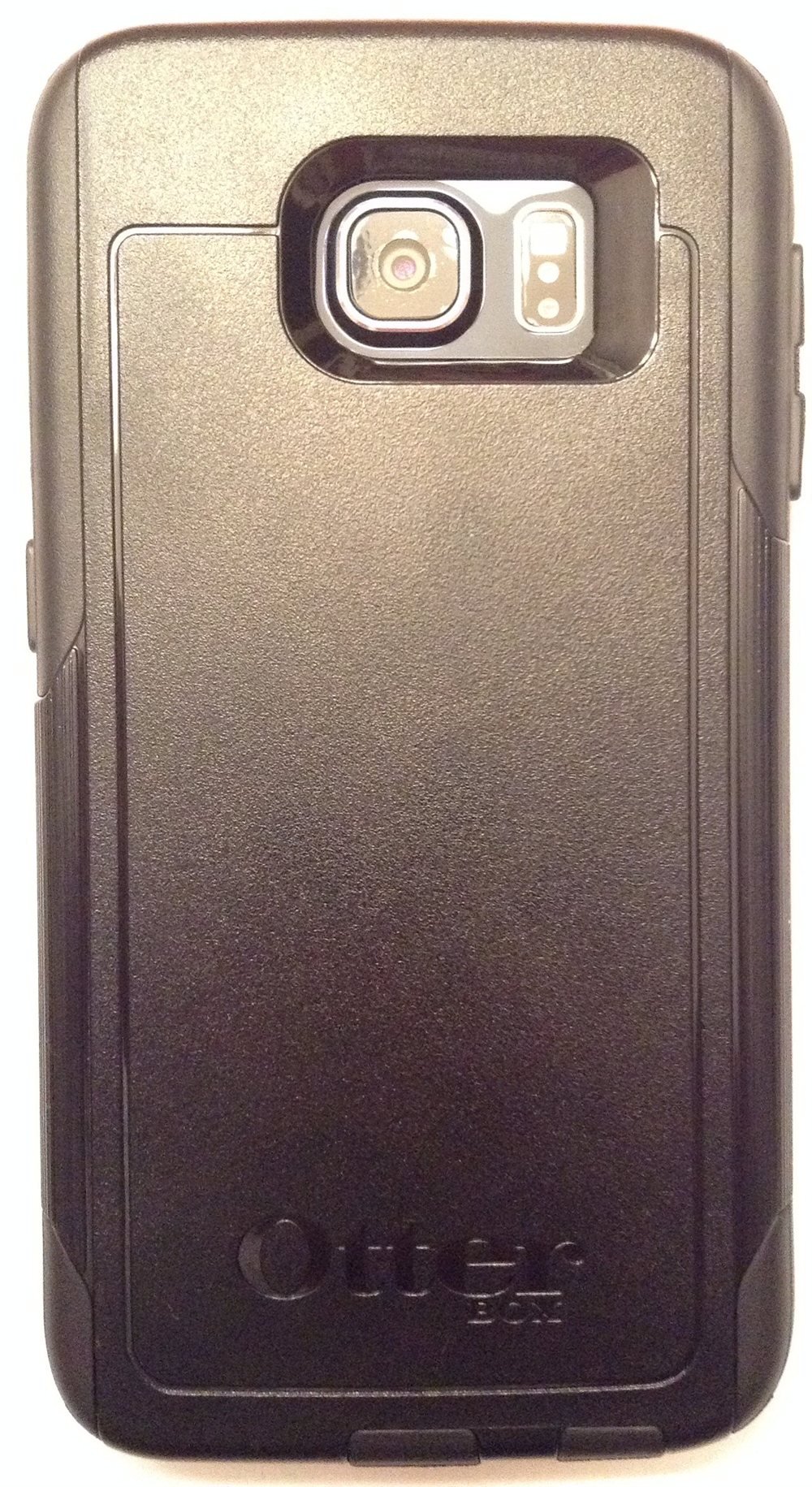 OtterBox Commuter 双层混合结构壳:镜头模组四周有一圈凸起边框,侧面按键是独立按键